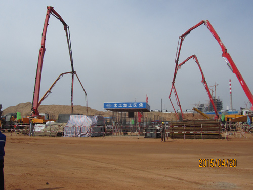 神华宁煤煤化工副产品深加工筏板基础工程，6000方混凝土一次性浇筑